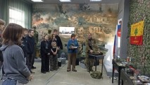 Встреча с героем: студенты группы 158‑ТМ на выставке памяти Героям СВО Встреча с героем: студенты группы 158‑ТМ на выставке памяти Героям СВО