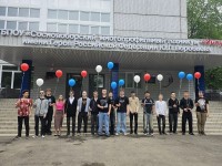 Триколор в небе над Сосновоборском: студенты техникума встретили День России флешмобом
